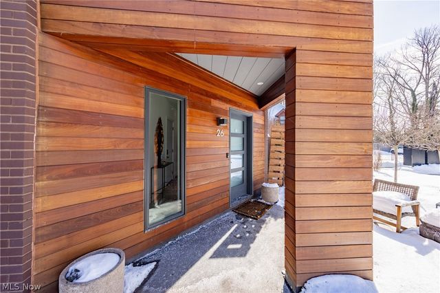 26 Meade Lane, Cleveland Heights, OH 44106