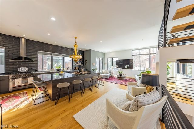 26 Meade Lane, Cleveland Heights, OH 44106