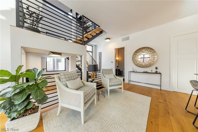 26 Meade Lane, Cleveland Heights, OH 44106