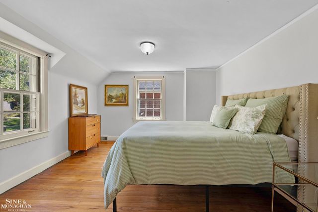 93 Merriweather Road, Grosse Pointe Farms, MI 48236