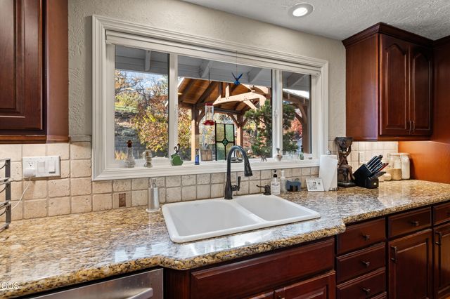 2820 David Lane, Medford, OR 97504