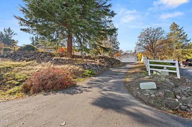 2820 David Lane, Medford, OR 97504