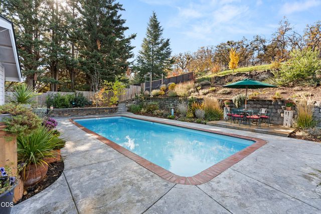 2820 David Lane, Medford, OR 97504