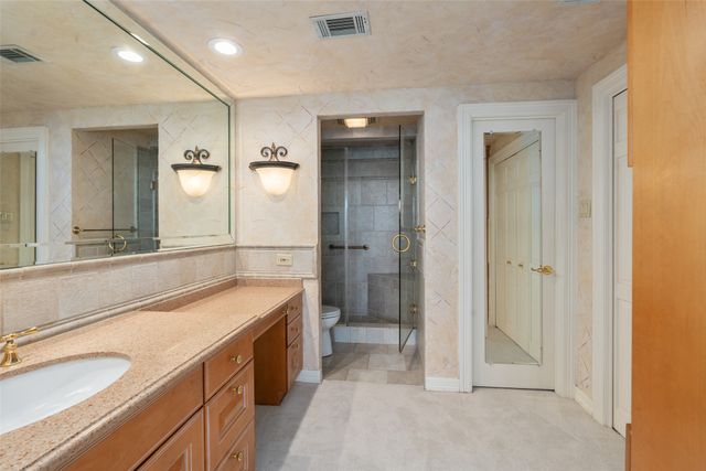 6335 W Northwest Highway 614, Dallas, TX 75225