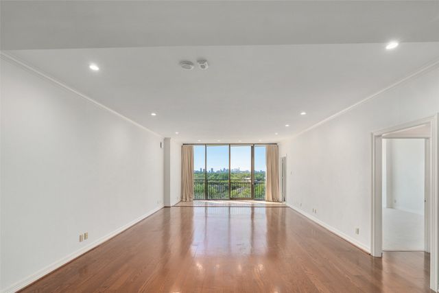 6335 W Northwest Highway 614, Dallas, TX 75225