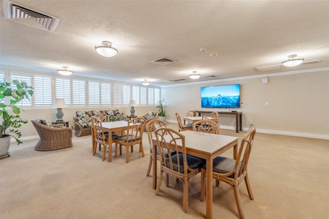 6335 W Northwest Highway 614, Dallas, TX 75225