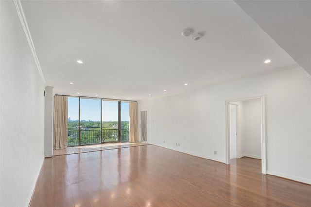 6335 W Northwest Highway 614, Dallas, TX 75225