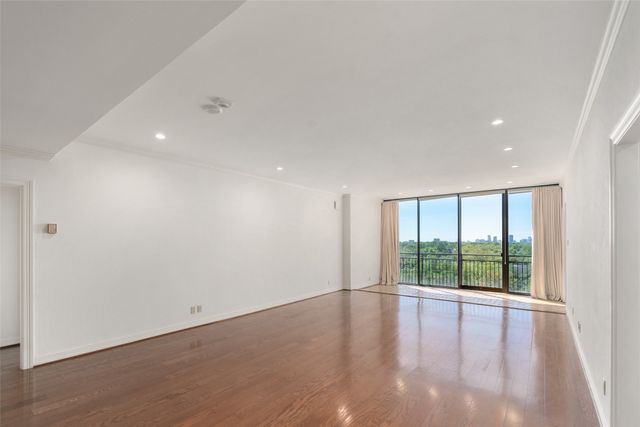 6335 W Northwest Highway 614, Dallas, TX 75225