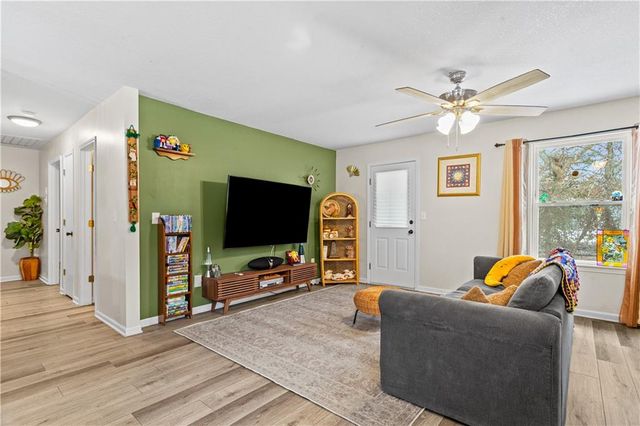 9101 E 55th Street, Raytown, MO 64133