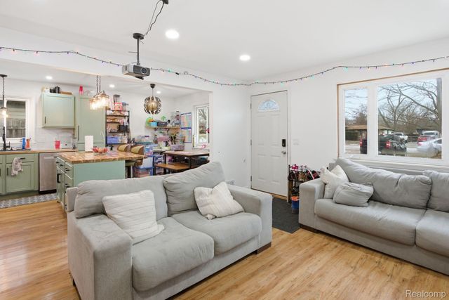 15390 Beech Daly Road, Taylor, MI 48180