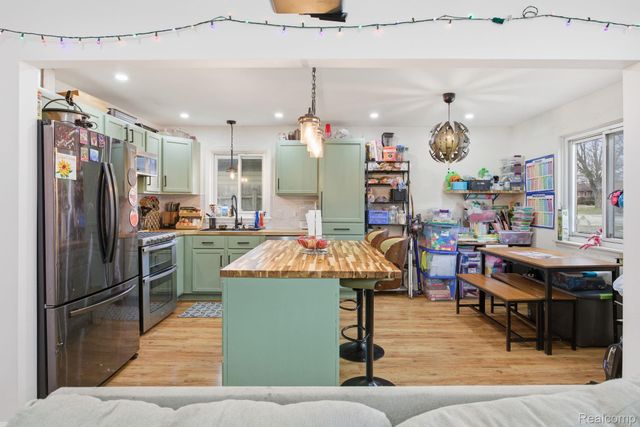 15390 Beech Daly Road, Taylor, MI 48180