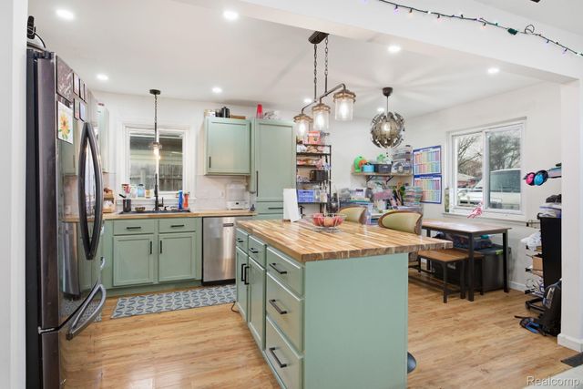 15390 Beech Daly Road, Taylor, MI 48180