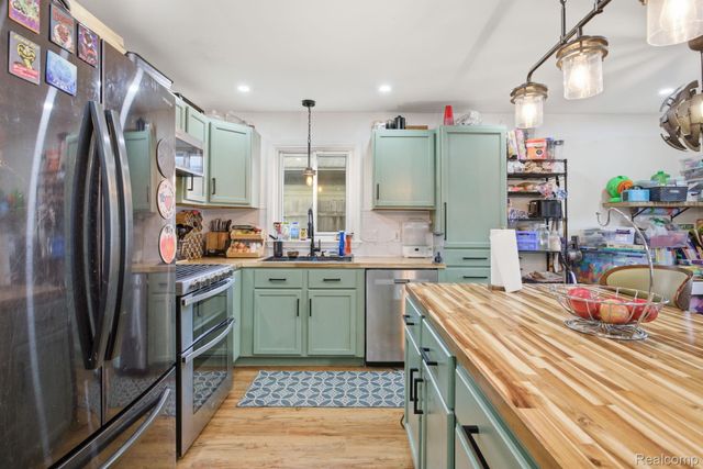 15390 Beech Daly Road, Taylor, MI 48180