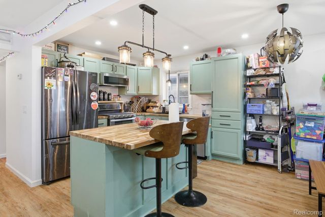 15390 Beech Daly Road, Taylor, MI 48180