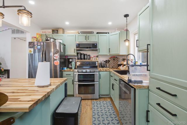 15390 Beech Daly Road, Taylor, MI 48180