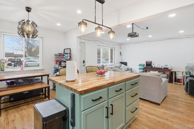 15390 Beech Daly Road, Taylor, MI 48180