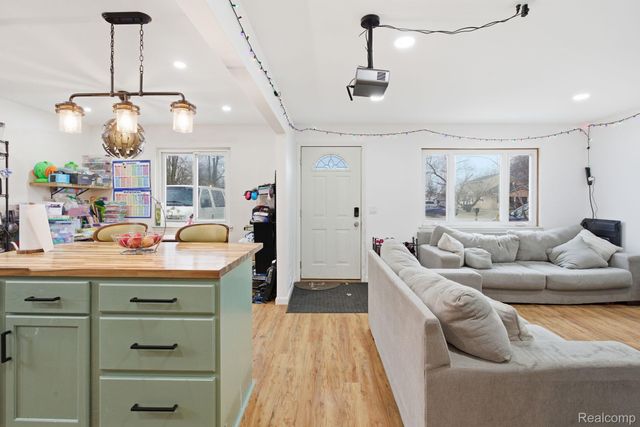 15390 Beech Daly Road, Taylor, MI 48180