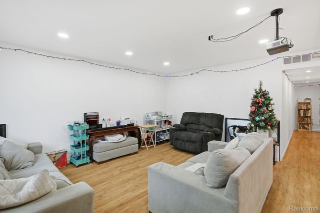 15390 Beech Daly Road, Taylor, MI 48180