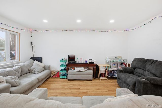 15390 Beech Daly Road, Taylor, MI 48180