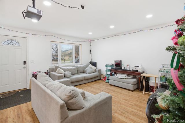 15390 Beech Daly Road, Taylor, MI 48180