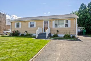 115 Blanchwood Ave, Chicopee, MA 01013