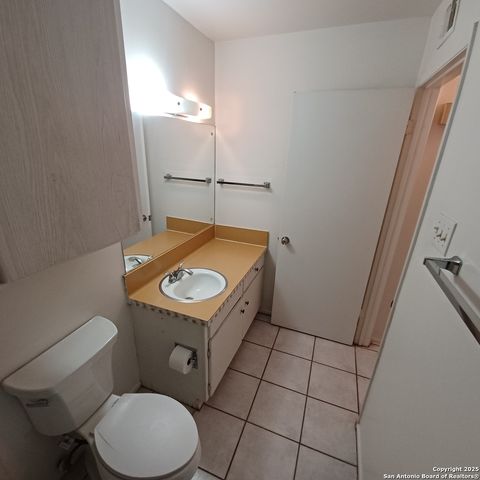 215 W Mistletoe Ave Apt A, San Antonio, TX 78212