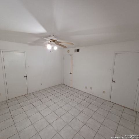 215 W Mistletoe Ave Apt A, San Antonio, TX 78212