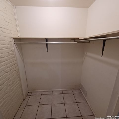 215 W Mistletoe Ave Apt A, San Antonio, TX 78212