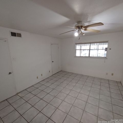 215 W Mistletoe Ave Apt A, San Antonio, TX 78212