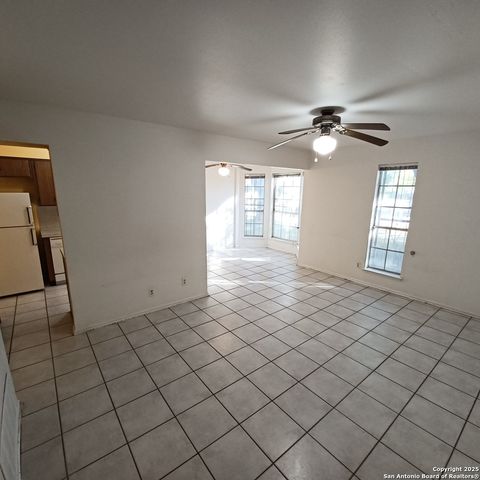 215 W Mistletoe Ave Apt A, San Antonio, TX 78212