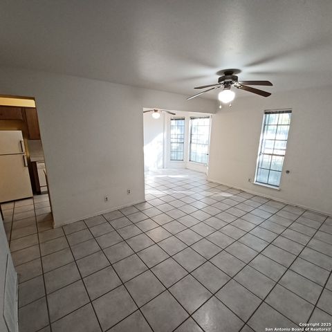 215 W Mistletoe Ave Apt A, San Antonio, TX 78212