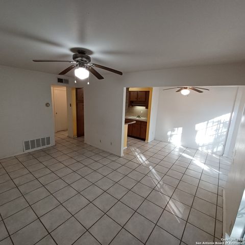 215 W Mistletoe Ave Apt A, San Antonio, TX 78212