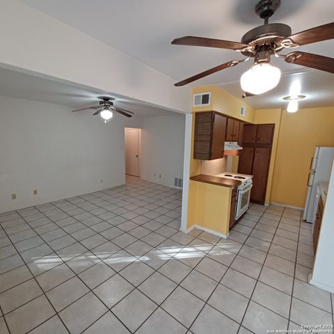 215 W Mistletoe Ave Apt A, San Antonio, TX 78212