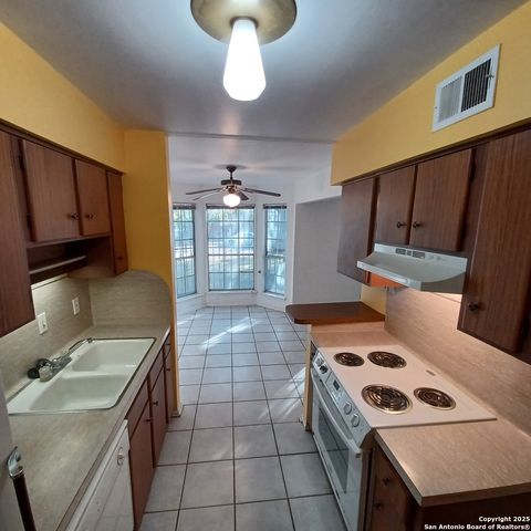 215 W Mistletoe Ave Apt A, San Antonio, TX 78212