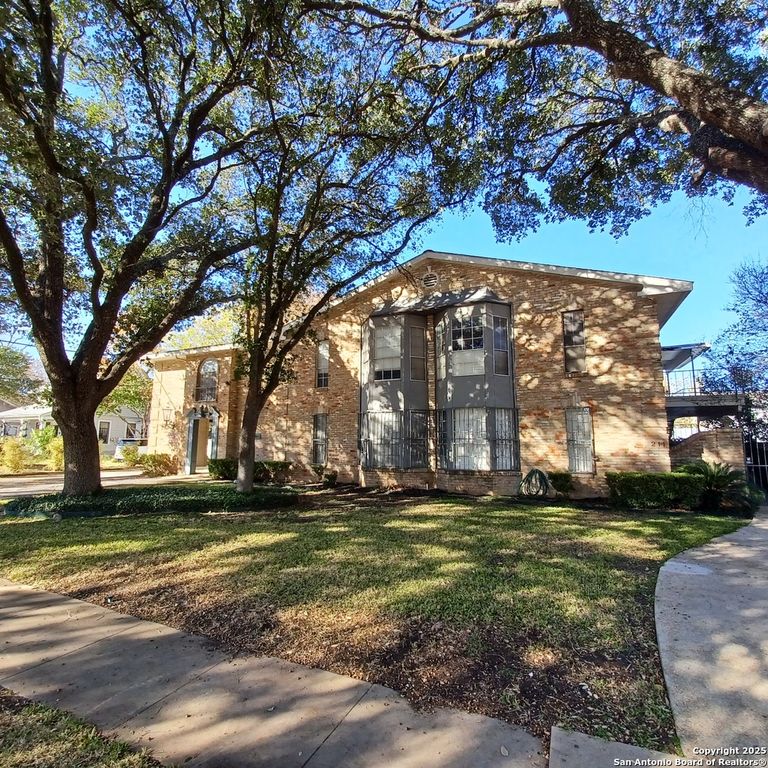 215 W Mistletoe Ave Apt A, San Antonio, TX 78212