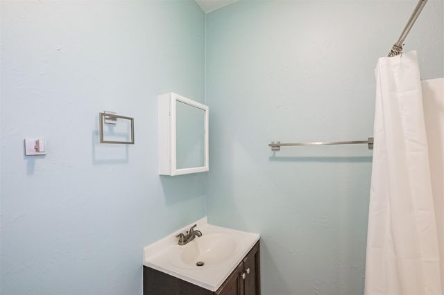 4613 Braeburn Drive, Bellaire, TX 77401