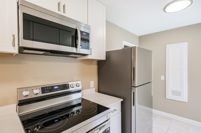 4613 Braeburn Drive, Bellaire, TX 77401