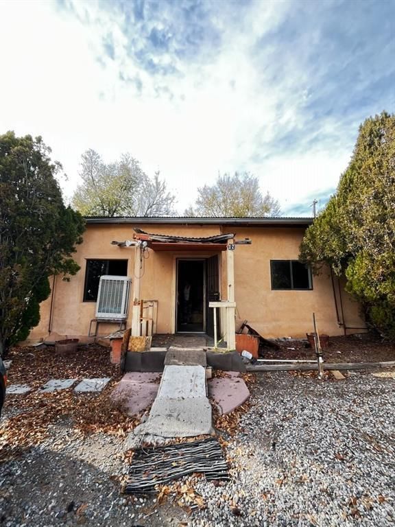 17 County Rd. 144, Alcalde, NM 87511
