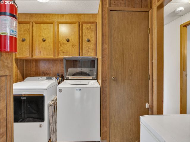 21100 Ne SANDY Blvd 62, Fairview, OR 97024