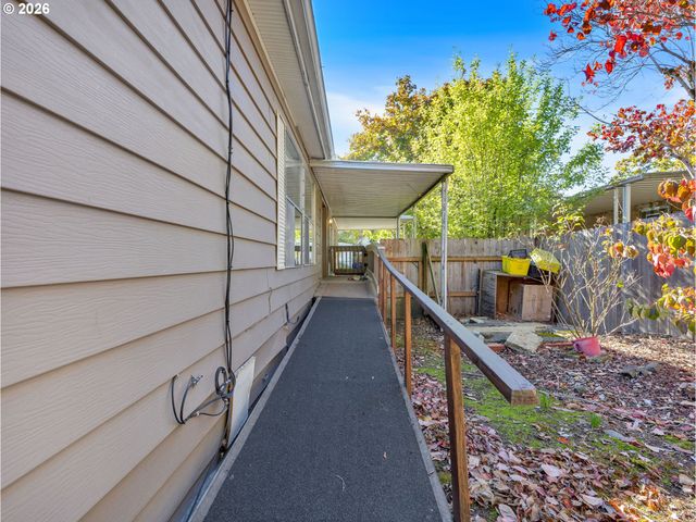 21100 Ne SANDY Blvd 62, Fairview, OR 97024