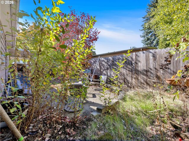 21100 Ne SANDY Blvd 62, Fairview, OR 97024