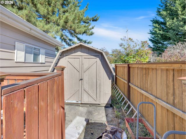 21100 Ne SANDY Blvd 62, Fairview, OR 97024