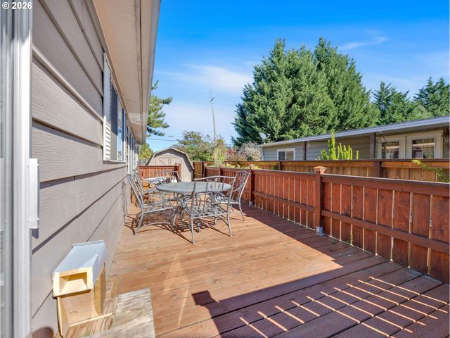 21100 Ne SANDY Blvd 62, Fairview, OR 97024