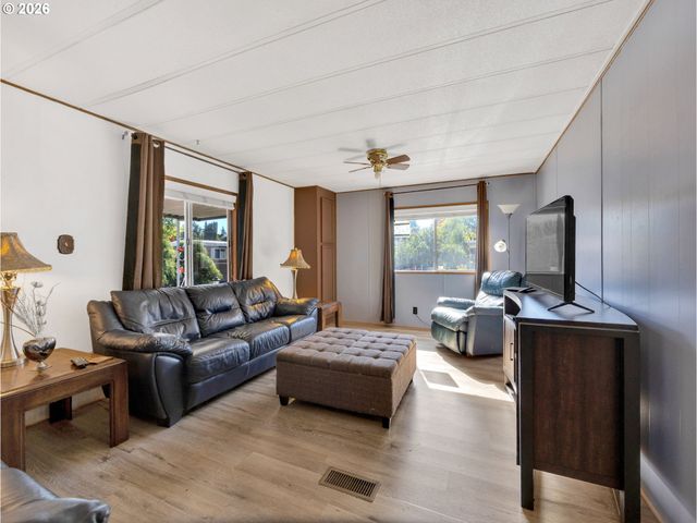 21100 Ne SANDY Blvd 62, Fairview, OR 97024