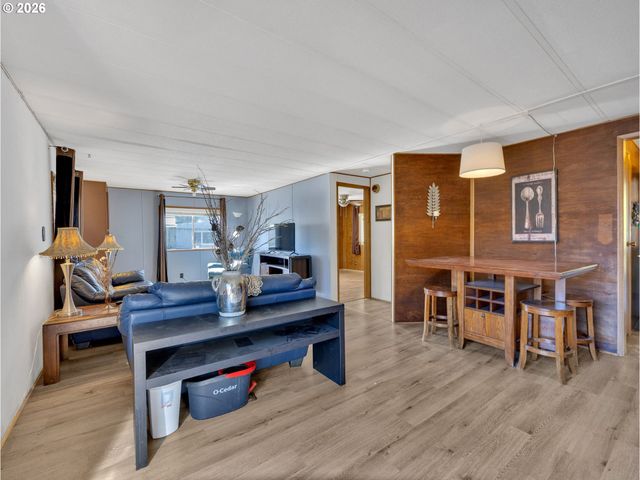 21100 Ne SANDY Blvd 62, Fairview, OR 97024