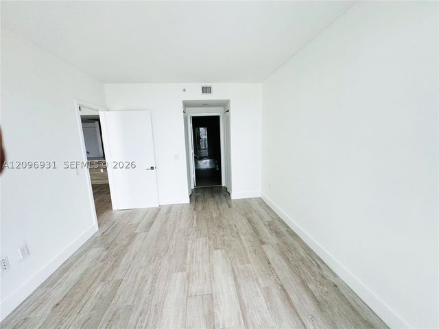 121 NE 34th St 2302, Miami, FL 33137