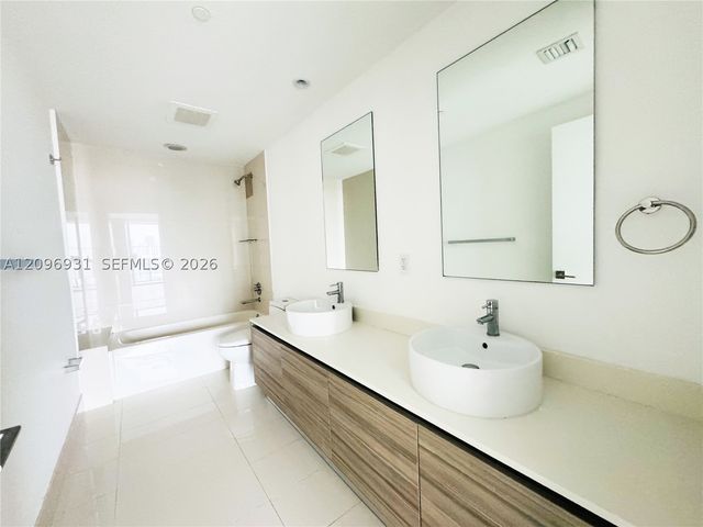 121 NE 34th St 2302, Miami, FL 33137