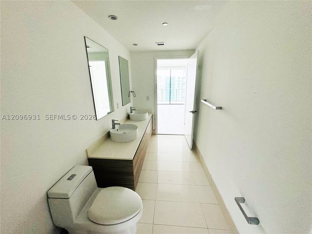 121 NE 34th St 2302, Miami, FL 33137