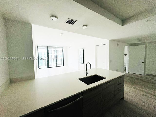 121 NE 34th St 2302, Miami, FL 33137