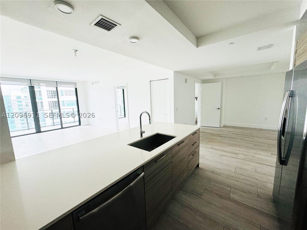 121 NE 34th St 2302, Miami, FL 33137
